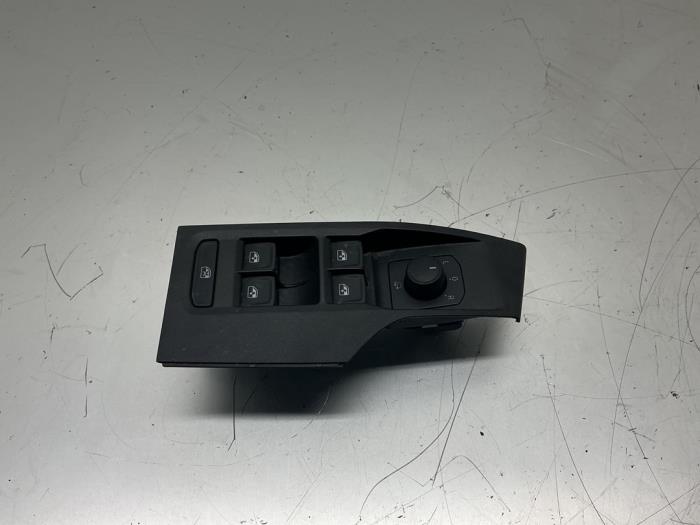Usados Interruptor combinado de ventanillas Seat Arona (KJX) 1.0 TSI 12V Precio € 68,25 Norma de margen ofrecido por Maresia Auto Recycling B.V.