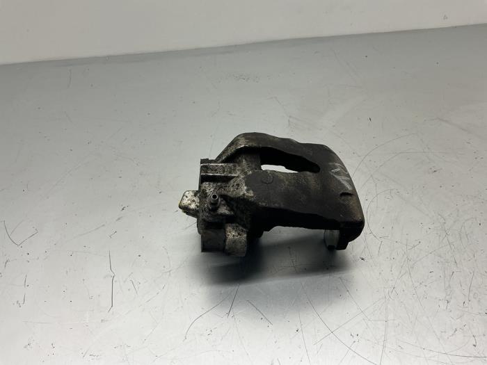 Gebrauchte Bremszange rechts vorne Seat Arona (KJX) 1.0 TSI 12V Preis € 52,50 Margenregelung angeboten von Maresia Auto Recycling B.V.