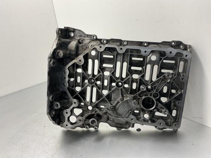 Usagé Couvercle carter Mercedes Sprinter 3,5t (910.0/910.1/907.1/907.2) 319 CDI 2.0 D RWD Prix € 210,00 Règlement à la marge proposé par Maresia Auto Recycling B.V.
