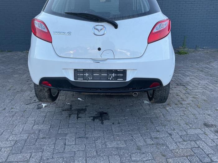 Używane Zderzak tylny Mazda 2 (DE) 1.3 16V S-VT Cena € 131,25 Procedura marży oferowane przez Maresia Auto Recycling B.V.