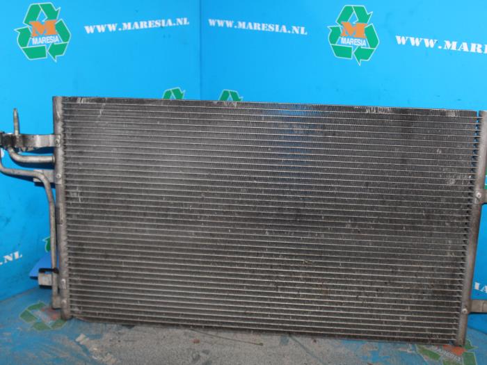 Usagé Radiateur clim Ford Focus C-Max 2.0 16V Prix € 63,00 Règlement à la marge proposé par Maresia Auto Recycling B.V.