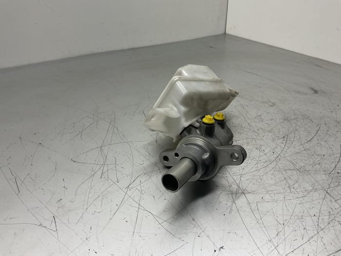 Used Master cylinder Toyota Yaris Cross (PB1/PJ1) 1.5 12V Hybrid 115 Price € 57,75 Margin scheme offered by Maresia Auto Recycling B.V.