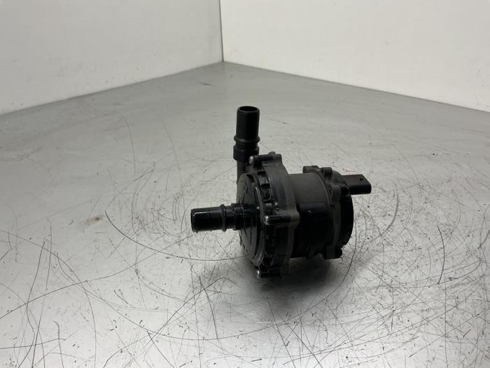Begagnade Extra vattenpump Kia EV6 (CV) 84 kWh RWD Pris € 157,50 Marginaltabell erbjuds av Maresia Auto Recycling B.V.