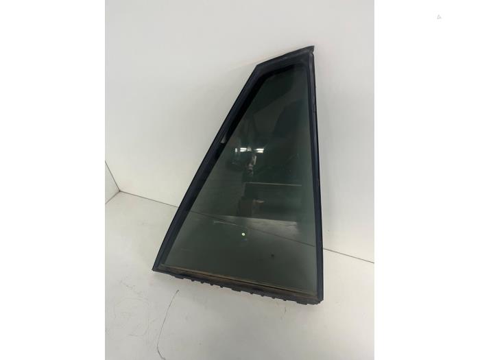 Usados Ventanilla triangular derecha detrás Lexus RX (L2) 400h V6 24V VVT-i 4x4 Precio € 78,75 Norma de margen ofrecido por Maresia Auto Recycling B.V.