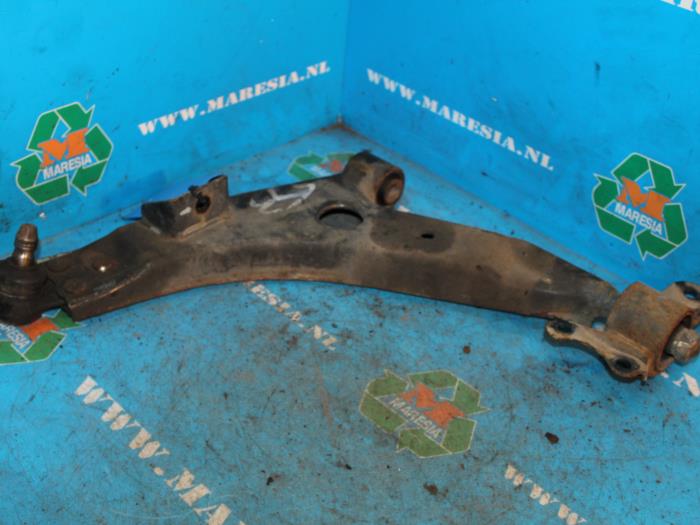 Front lower wishbone, left from a Daewoo Epica 2.0 D 16V 2009