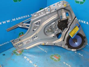 Używane Mechanizm szyby lewej tylnej wersja 4-drzwiowa Kia Sportage (JE) 2.0 CRDi 16V 4x2 Cena € 68,25 Procedura marży oferowane przez Maresia Auto Recycling B.V.