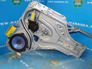 Używane Mechanizm szyby prawej tylnej wersja 4-drzwiowa Kia Sportage (JE) 2.0 CRDi 16V 4x2 Cena € 68,25 Procedura marży oferowane przez Maresia Auto Recycling B.V.