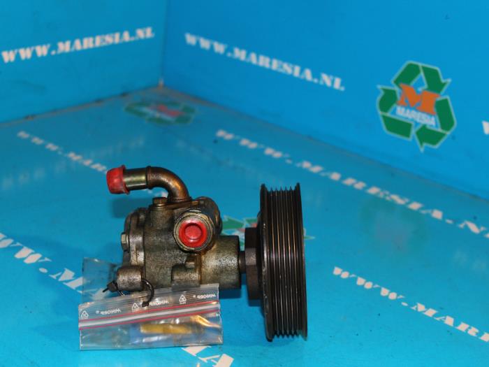 Usagé Pompe de direction Volkswagen Bora (1J2) 1.9 TDI 100 Prix € 8,40 Règlement à la marge proposé par Maresia Auto Recycling B.V.