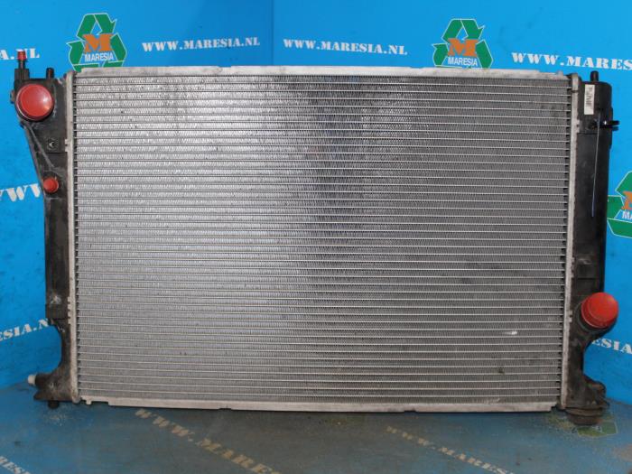 Radiator from a Toyota Avensis Wagon (T25/B1E) 2.0 16V D-4D-F 2007
