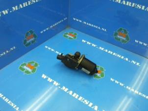 Used Front wiper motor Toyota Avensis Wagon (T25/B1E) 2.0 16V D-4D-F Price € 78,75 Margin scheme offered by Maresia Auto Recycling B.V.