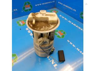 Używane Elektryczna pompa paliwa Nissan Micra (K12) 1.2 16V Cena € 42,00 Procedura marży oferowane przez Maresia Auto Recycling B.V.