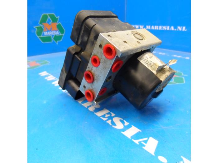 Used ABS pump Ford Focus 2 1.8 TDCi 16V Price € 42,00 Margin scheme offered by Maresia Auto Recycling B.V.