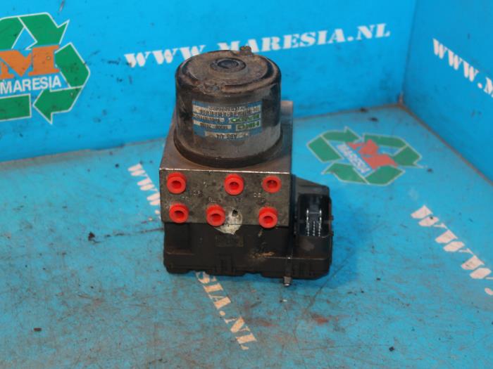 Begagnade ABS-pump Hyundai Santa Fe I 2.4 16V 4x4 Pris € 68,25 Marginaltabell erbjuds av Maresia Auto Recycling B.V.