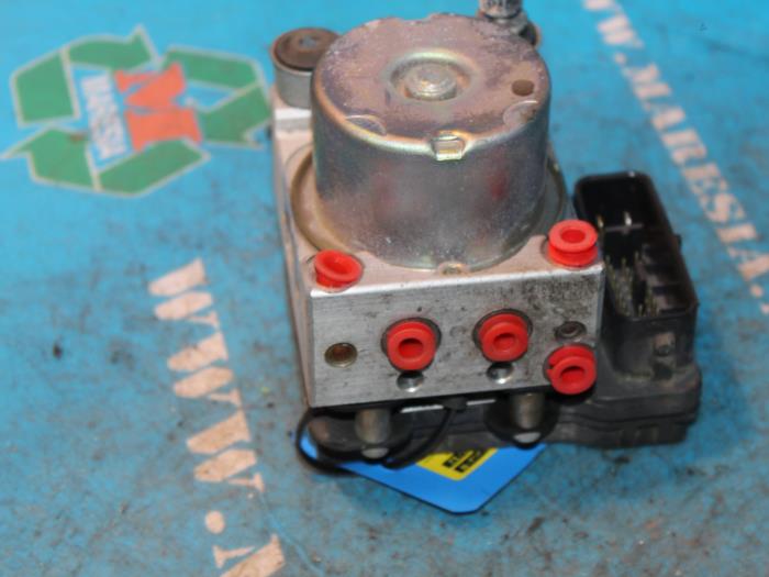 Begagnade ABS-pump Suzuki Grand Vitara I (FT/GT/HT) 1.6 16V Pris € 63,00 Marginaltabell erbjuds av Maresia Auto Recycling B.V.