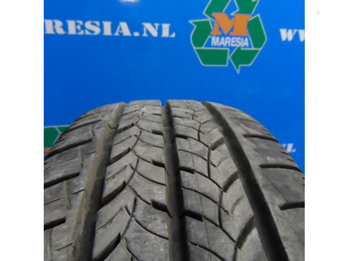 Usagé Pneu Ford Transit 2.4 TDdi 16V 330S Prix € 31,50 Règlement à la marge proposé par Maresia Auto Recycling B.V.