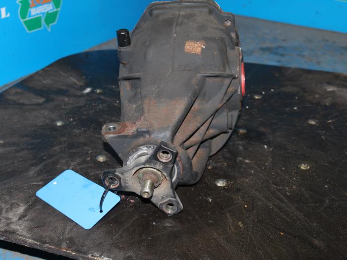 Rear differential from a Mercedes-Benz C Sportcoupé (C203) 1.8 C-200K 16V 2004