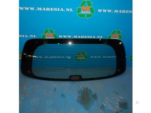 Used Rear window Hyundai Santa Fe I 2.4 16V 4x4 Price € 78,75 Margin scheme offered by Maresia Auto Recycling B.V.