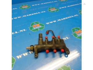 Used Fuel injector nozzle Renault Vel Satis (BJ) 3.0 dCi V6 24V Price € 63,00 Margin scheme offered by Maresia Auto Recycling B.V.
