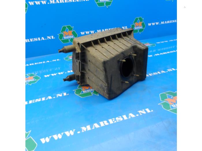 Gebrauchte Luftfiltergehäuse Mazda Tribute 2.0 16V 4x4 Preis € 52,50 Margenregelung angeboten von Maresia Auto Recycling B.V.