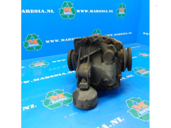 Rear differential from a BMW 3 serie Compact (E46/5) 318td 16V 2004