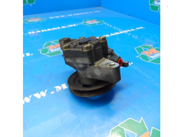 Usagé Pompe de direction Hyundai Coupe 2.0i FX 16V Prix € 21,00 Règlement à la marge proposé par Maresia Auto Recycling B.V.