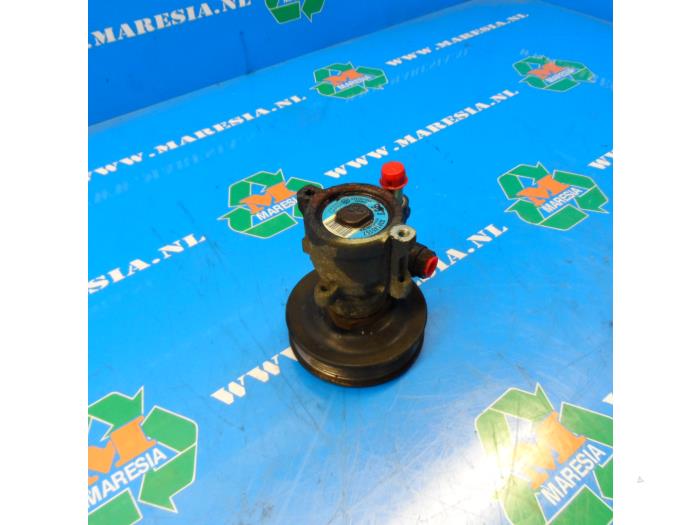 Power steering pump from a Seat Cordoba Facelift (6C2/6K2) 1.6 2000