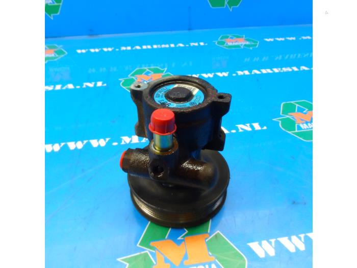 Power steering pump from a Seat Cordoba Facelift (6C2/6K2) 1.6 2000