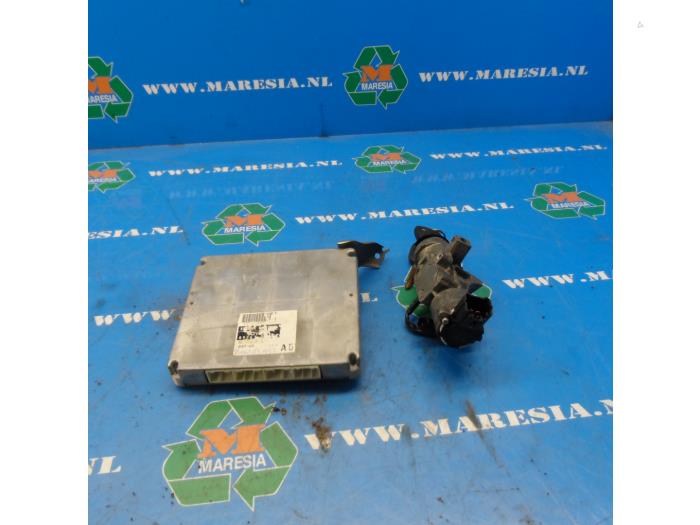 Used Ignition lock + computer Toyota Avensis Wagon (T25/B1E) 2.0 16V D-4D-F Price € 262,50 Margin scheme offered by Maresia Auto Recycling B.V.