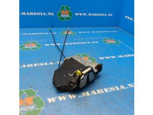 Used Door lock mechanism 4-door, front left Toyota Avensis (T25/B1D) 2.0 16V VVT-i D4 Price € 47,25 Margin scheme offered by Maresia Auto Recycling B.V.