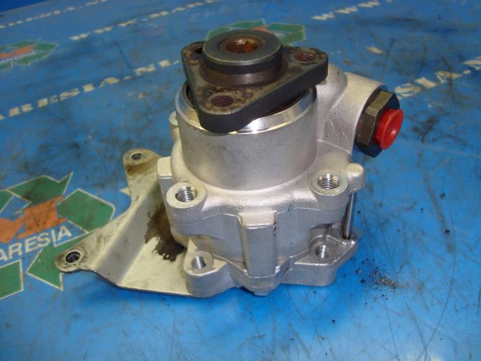 Usagé Pompe de direction BMW 3 serie Touring (E46/3) 330d 24V Prix € 78,75 Règlement à la marge proposé par Maresia Auto Recycling B.V.