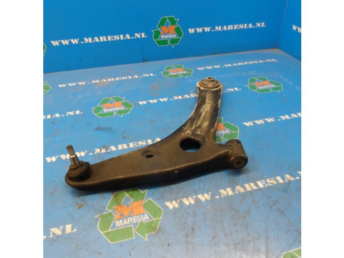 Front lower wishbone, right from a Mitsubishi Colt (Z2/Z3) 1.3 16V 2008