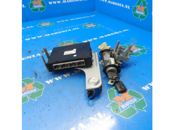 Used Ignition lock + computer Daihatsu Sirion 2 (M3) 1.3 16V DVVT Price € 262,50 Margin scheme offered by Maresia Auto Recycling B.V.
