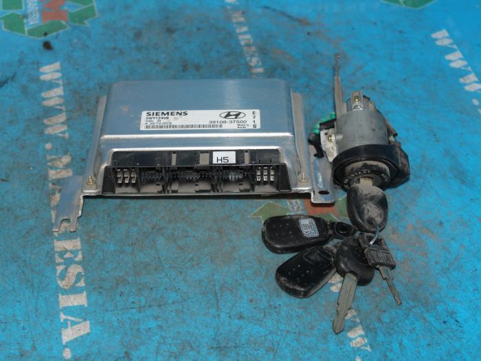 Used Ignition lock + computer Hyundai Santa Fe I 2.7 V6 24V 4x4 Autom. Price € 210,00 Margin scheme offered by Maresia Auto Recycling B.V.