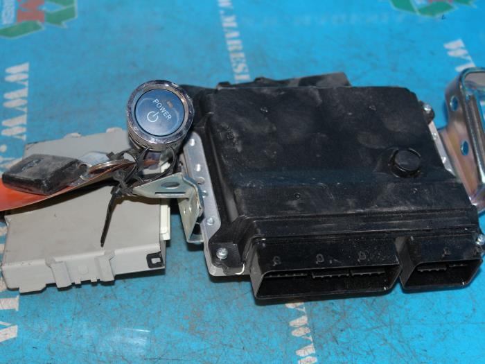 Used Ignition lock + computer Toyota Auris (E15) 1.8 16V HSD Full Hybrid Price € 262,50 Margin scheme offered by Maresia Auto Recycling B.V.