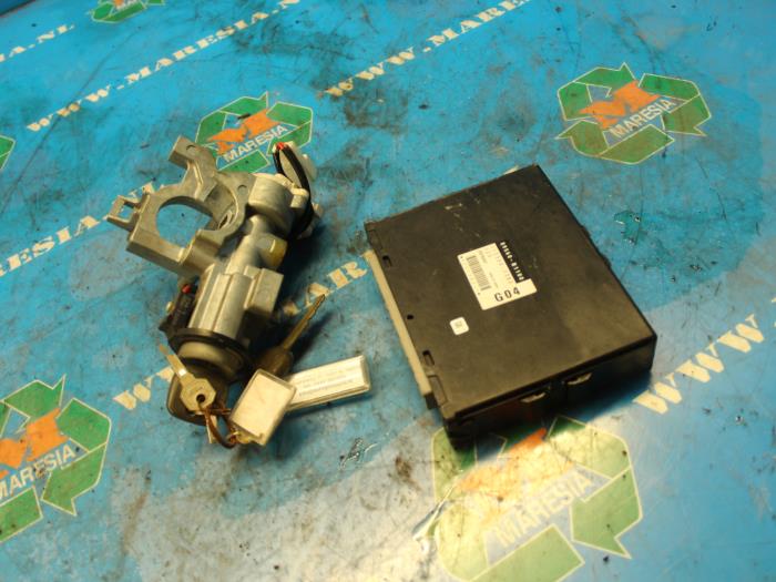 Used Ignition lock + computer Daihatsu Sirion 2 (M3) 1.3 16V DVVT Price € 262,50 Margin scheme offered by Maresia Auto Recycling B.V.