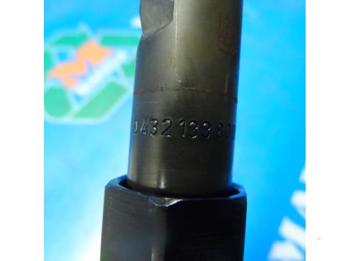 Usagé Injecteurs Ford Mondeo III Wagon 2.0 TDdi 90 16V Prix € 52,50 Règlement à la marge proposé par Maresia Auto Recycling B.V.