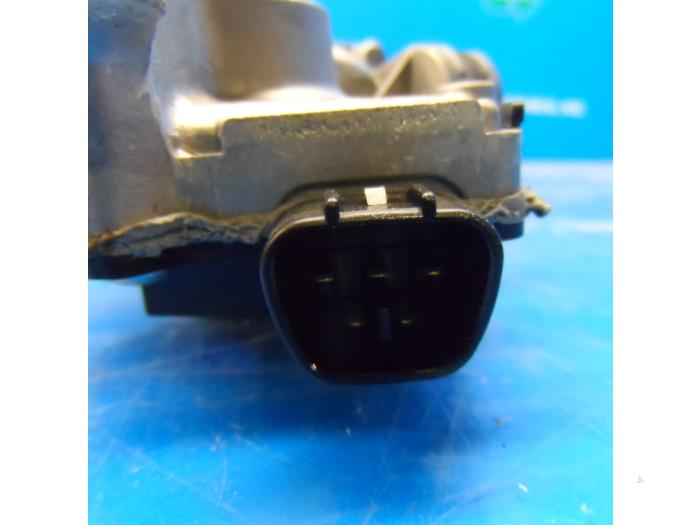 Front wiper motor from a Suzuki Swift (ZA/ZC/ZD) 1.2 16V 2012