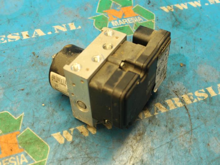 Used ABS pump Ford C-Max (DM2) 1.8 16V Price € 42,00 Margin scheme offered by Maresia Auto Recycling B.V.