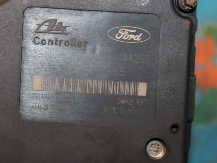 ABS Pumpe van een Ford StreetKa 1.6i 2004