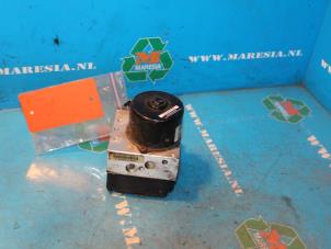 ABS Pumpe van een Ford StreetKa 1.6i 2004