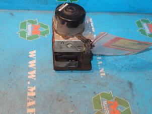 ABS Pumpe van een Ford StreetKa 1.6i 2004