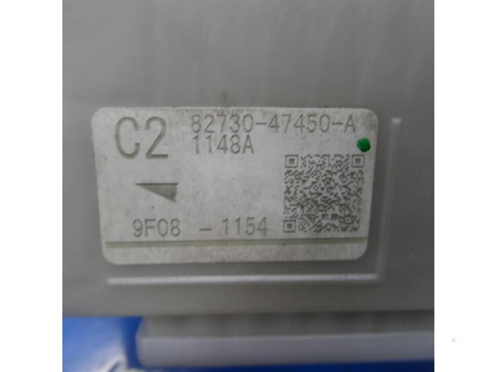 Skrzynka bezpieczników z Toyota Prius (ZVW3) 1.8 16V 2009