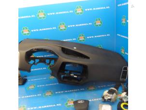 Usados Juego y módulo de airbag Hyundai i20 1.2i 16V Precio € 367,50 Norma de margen ofrecido por Maresia Auto Recycling B.V.