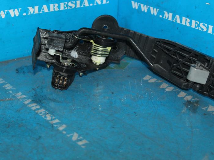 Używane Pedal gazu Lexus LS (F4) 430 4.3 32V VVT-i Cena € 105,00 Procedura marży oferowane przez Maresia Auto Recycling B.V.