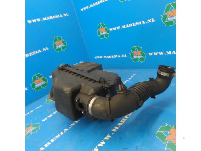 Begagnade Luftfilterhus Toyota RAV4 (A2) 2.0 D-4D 16V 4x4 Pris € 47,25 Marginaltabell erbjuds av Maresia Auto Recycling B.V.