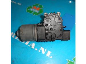 Used Front wiper motor Skoda Fabia (6Y2) 1.4i Price € 47,25 Margin scheme offered by Maresia Auto Recycling B.V.