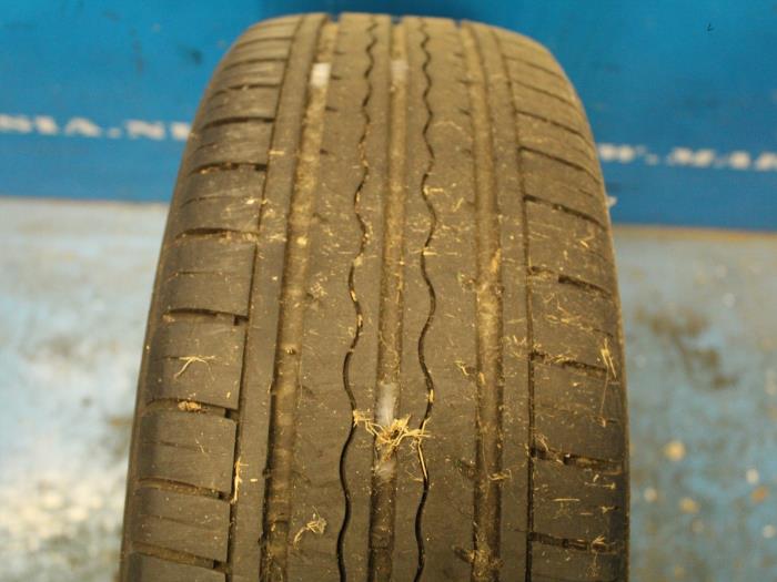 Wheel + tyre from a Hyundai i20 1.2i 16V 2010