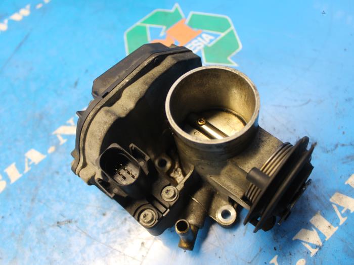 Usagé Boitier papillon Volkswagen Polo II Coupé (86) 1.3 Kat. Prix € 31,50 Règlement à la marge proposé par Maresia Auto Recycling B.V.