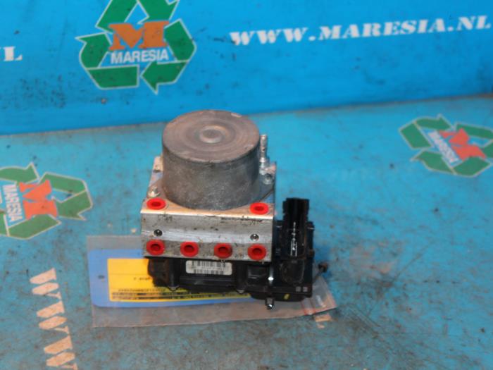 Begagnade ABS-pump Toyota Aygo (B10) 1.0 12V VVT-i Pris € 36,75 Marginaltabell erbjuds av Maresia Auto Recycling B.V.