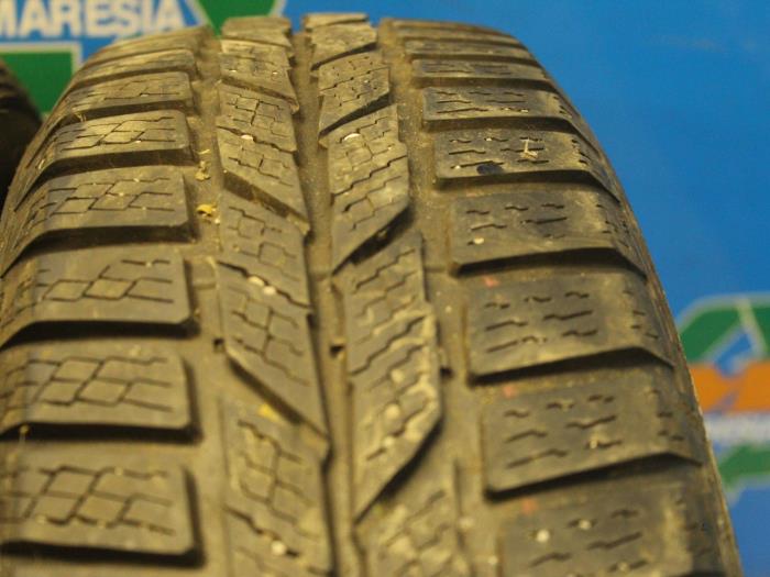 Używane Opona zimowa Cena € 26,25 Procedura marży oferowane przez Maresia Auto Recycling B.V.